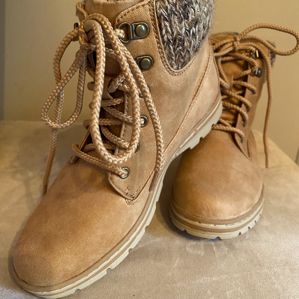 Boots, tan lace ups size 6